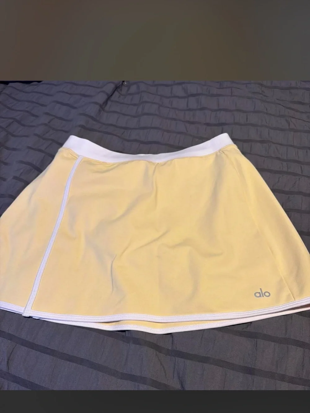 ALO Yoga soft stretch